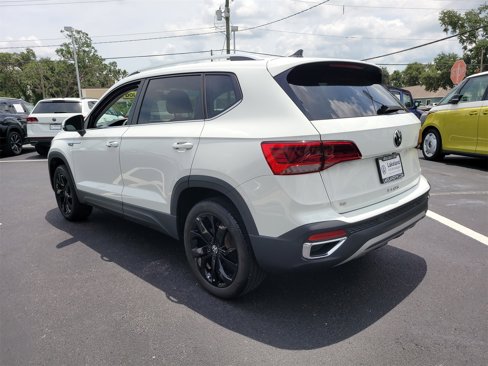 Used 2024 Volkswagen Taos SE w/ Black Wheel Package image 8