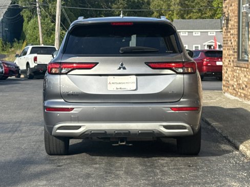 Used 2022 Mitsubishi Outlander SEL image 4