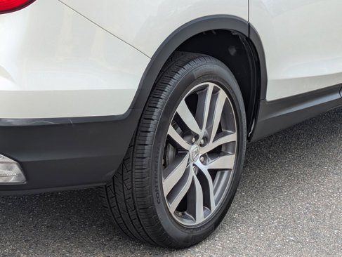 Used 2018 Honda Pilot Touring image 12
