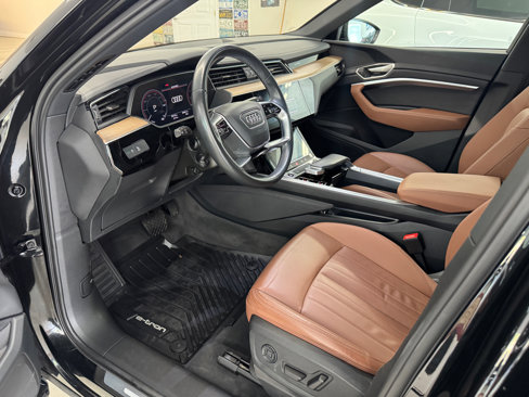 Used 2024 Audi Q8 e-tron Premium image 6