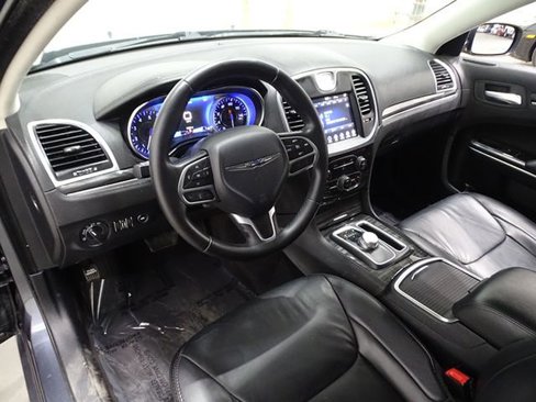 Used 2017 Chrysler 300 Limited image 16