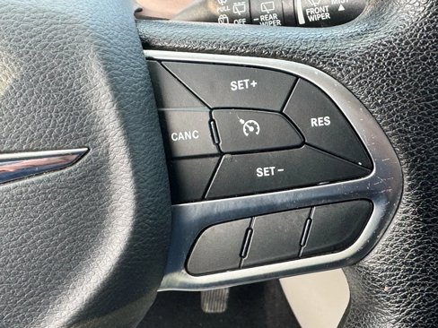 Used 2020 Chrysler Voyager Lxi image 23