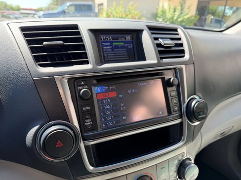 Used 2013 Toyota Highlander Plus image 18