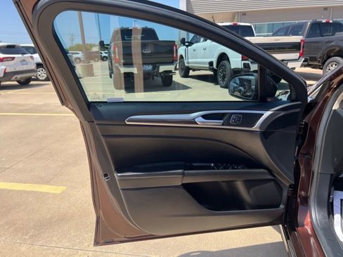 Used 2019 Ford Fusion SEL image 11