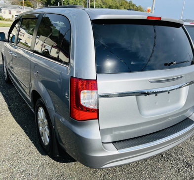 Used 2014 Chrysler Town & Country Touring w/ Mopar Premium Addition Group image 6