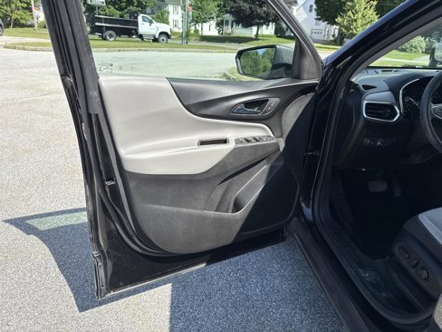 Used 2022 Chevrolet Equinox LS w/ LS Convenience Package image 10