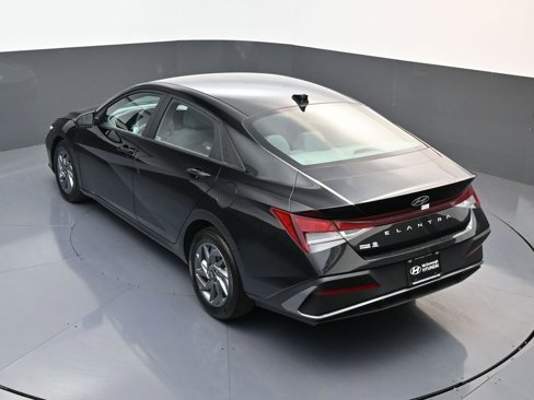 Certified 2024 Hyundai Elantra SEL image 18