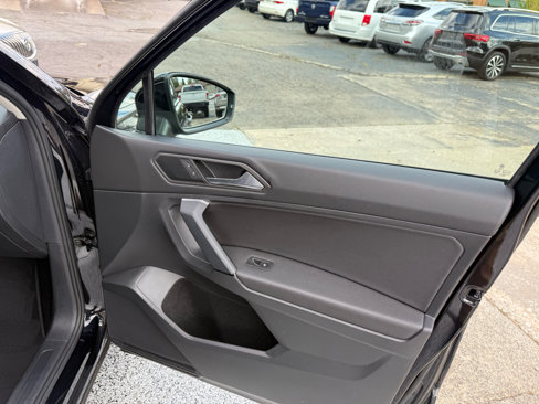 Used 2019 Volkswagen Tiguan SEL w/ 3rd Row Seat Package image 19