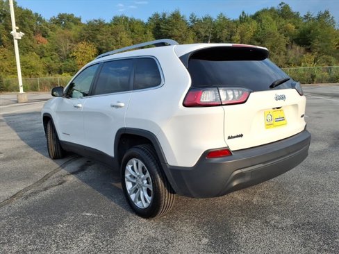 Certified 2019 Jeep Cherokee Latitude w/ Cold Weather Group image 4