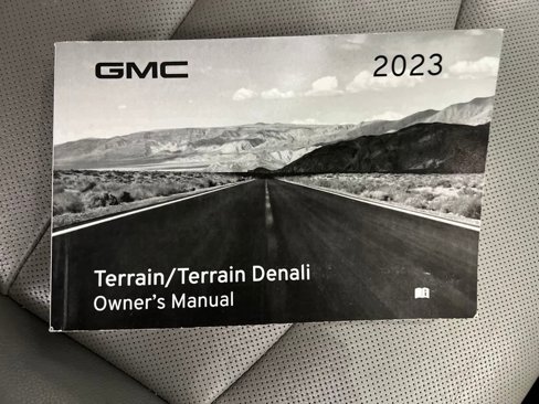 Used 2023 GMC Terrain SLT image 29