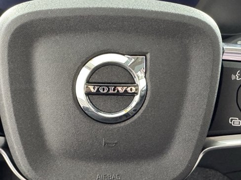 Certified 2025 Volvo XC40 B5 Core image 31