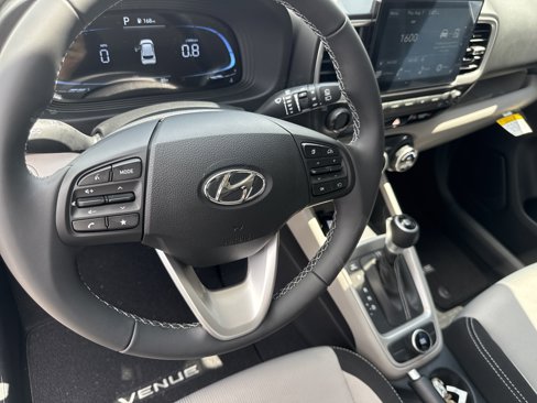 New 2025 Hyundai Venue SEL image 8