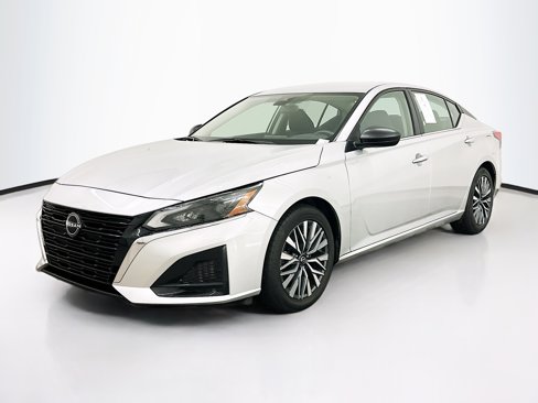 Used 2024 Nissan Altima 2.5 SV image 3