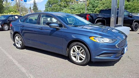 Used 2018 Ford Fusion SE w/ Fusion SE Technology Package image 2