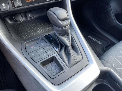 Certified 2020 Toyota RAV4 XLE image 31