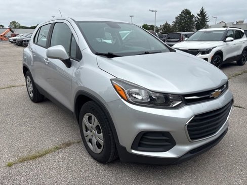 Used 2018 Chevrolet Trax LS image 3