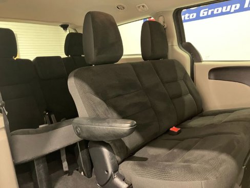 Used 2018 Dodge Grand Caravan SE image 40