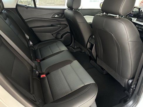New 2025 Chevrolet Trax LT w/ Driver Confidence Package image 17
