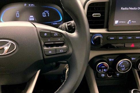 Used 2023 Hyundai Venue SEL image 23