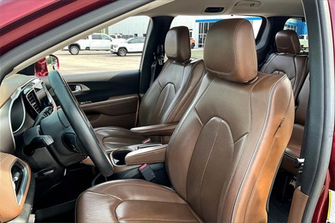 Used 2018 Chrysler Pacifica Limited image 21