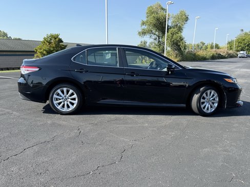 Used 2019 Toyota Camry LE image 10