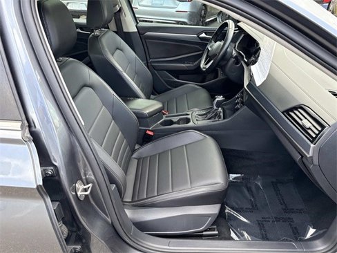 Used 2022 Volkswagen Jetta SE image 9