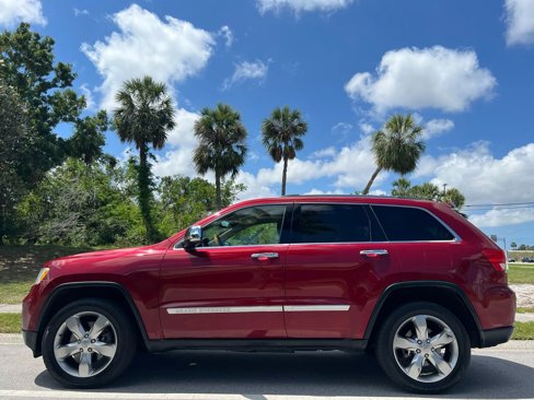 Used 2013 Jeep Grand Cherokee Overland image 12