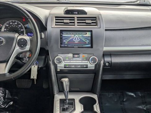 Used 2014 Toyota Camry SE image 13