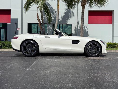Used 2018 Mercedes-Benz AMG GT Roadster image 2