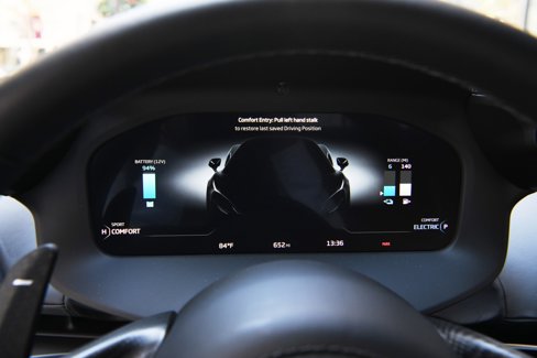 Used 2023 McLaren Artura image 12