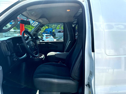 Used 2018 GMC Savana 2500 w/ Driver Convenience Package image 9