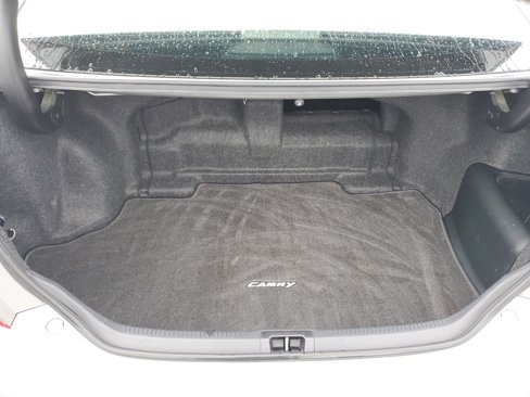 Used 2017 Toyota Camry LE image 6
