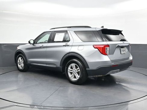 Used 2023 Ford Explorer XLT w/ Equipment Group 202A image 6