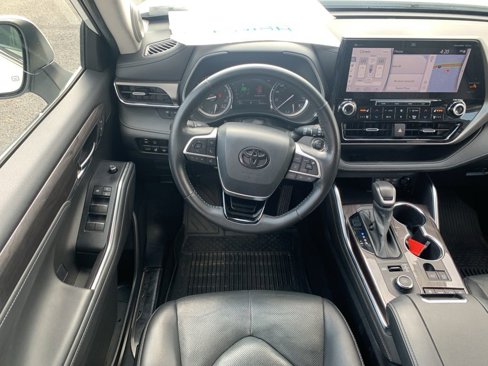 Used 2022 Toyota Highlander Limited image 17