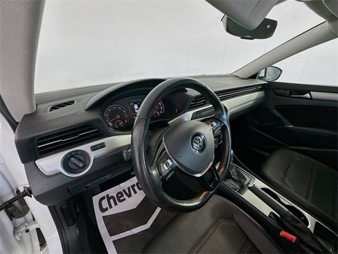 Used 2020 Volkswagen Passat 2.0T SE image 9