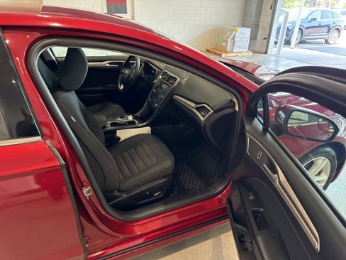 Used 2018 Ford Fusion SE image 13