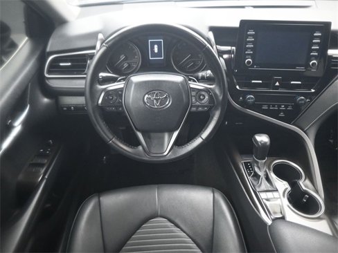Used 2022 Toyota Camry SE image 12