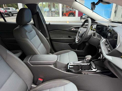 New 2025 Chevrolet Trax LT w/ Driver Confidence Package image 39