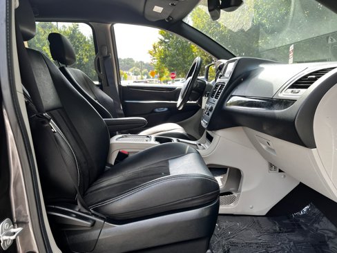 Used 2019 Dodge Grand Caravan SXT image 33