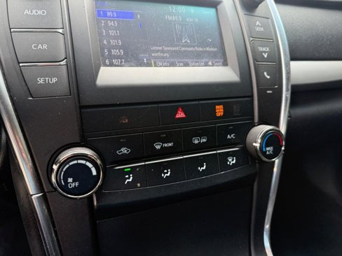 Used 2017 Toyota Camry SE image 24