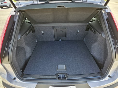 New 2026 Volvo XC40 B5 Core image 12