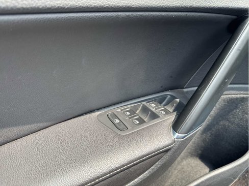 Used 2018 Volkswagen Golf SE image 15