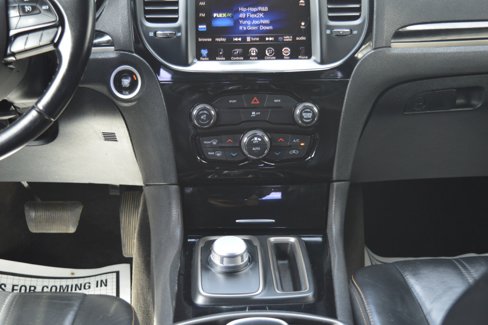 Used 2016 Chrysler 300 S image 33