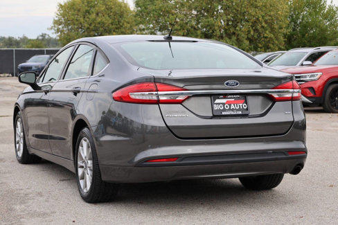 Used 2017 Ford Fusion SE w/ Fusion SE Technology Package image 11