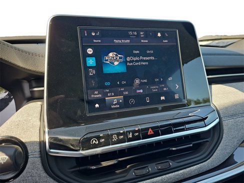 New 2025 Jeep Compass Latitude image 19