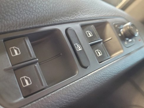 Used 2016 Volkswagen Tiguan S image 27