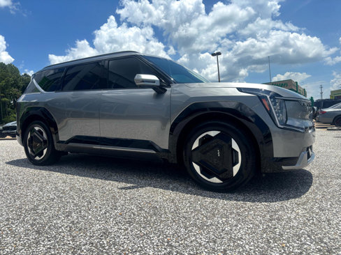 Used 2024 Kia EV9 Land image 8