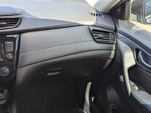 Used 2020 Nissan Rogue S image 15