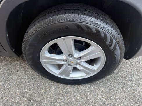 Used 2019 Chevrolet Trax LT w/ LT Convenience Package image 19