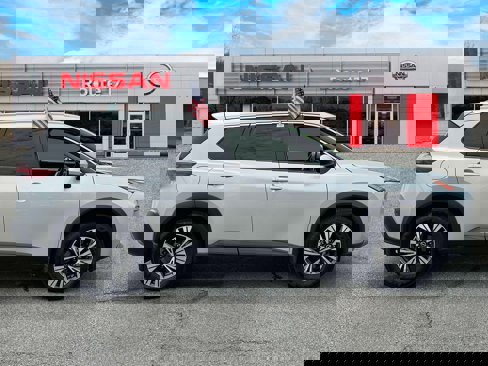 Used 2022 Nissan Rogue SV w/ SV Premium Package image 6